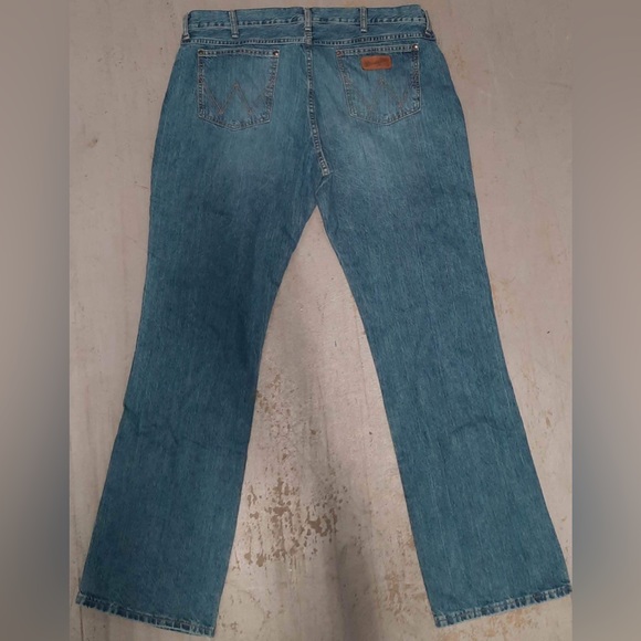 Wrangler boot cut jeans, worn only 1 time… - Picture 4 of 5